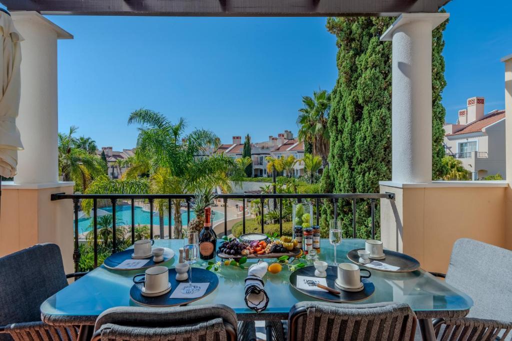 5 star Luxury Palmview apartment